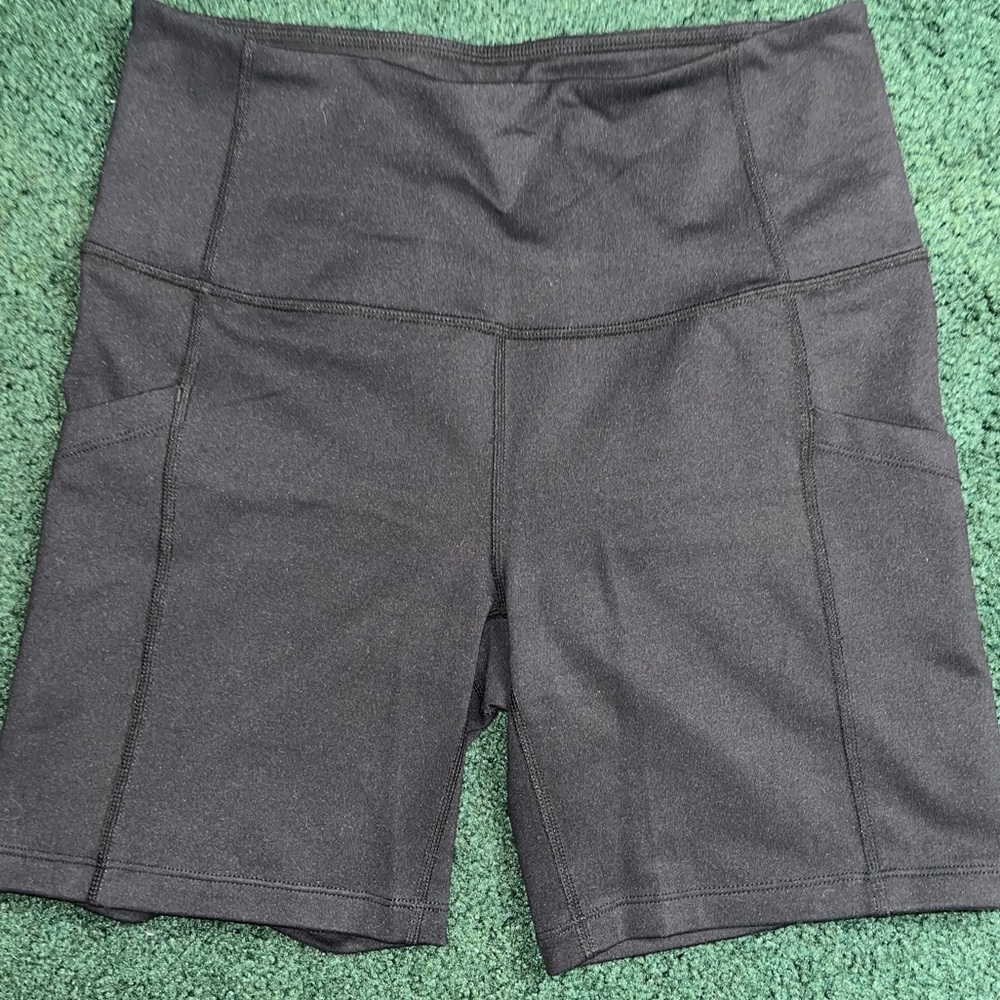 Zella Live In High Waist Pocket Bike Shorts - M